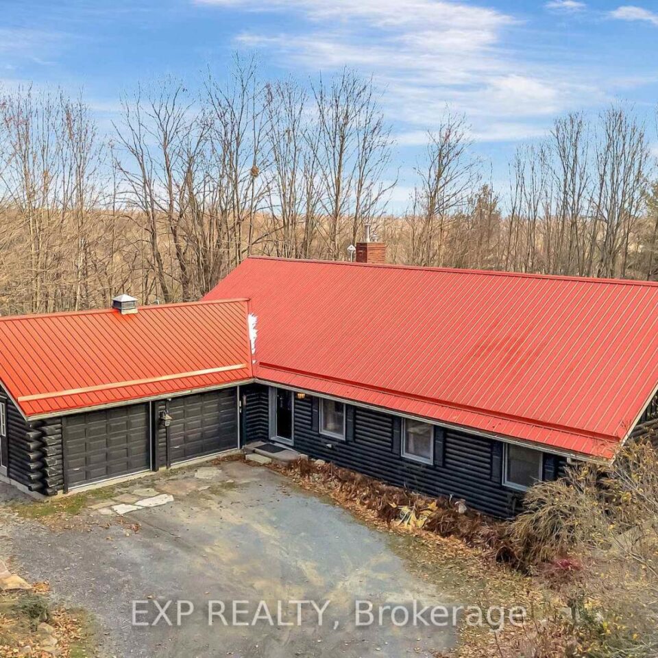 266 School House Road, Centre Hastings