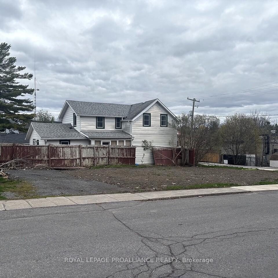 27 Water Street W, Greater Napanee