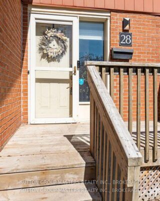 28 – 19 Macpherson Avenue W, Kingston