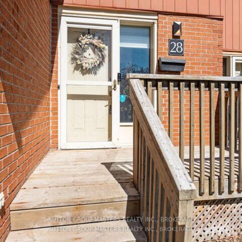28 – 19 Macpherson Avenue W, Kingston