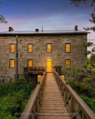 28 Front Street, Stone Mills