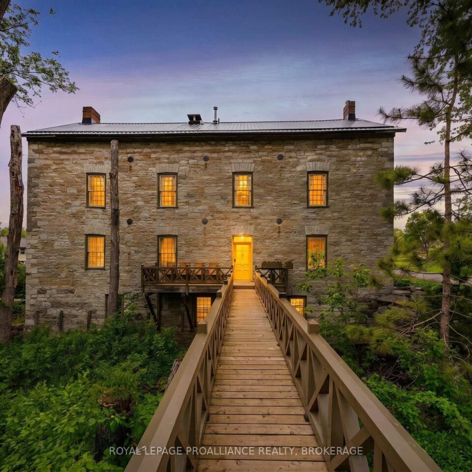 28 Front Street, Stone Mills