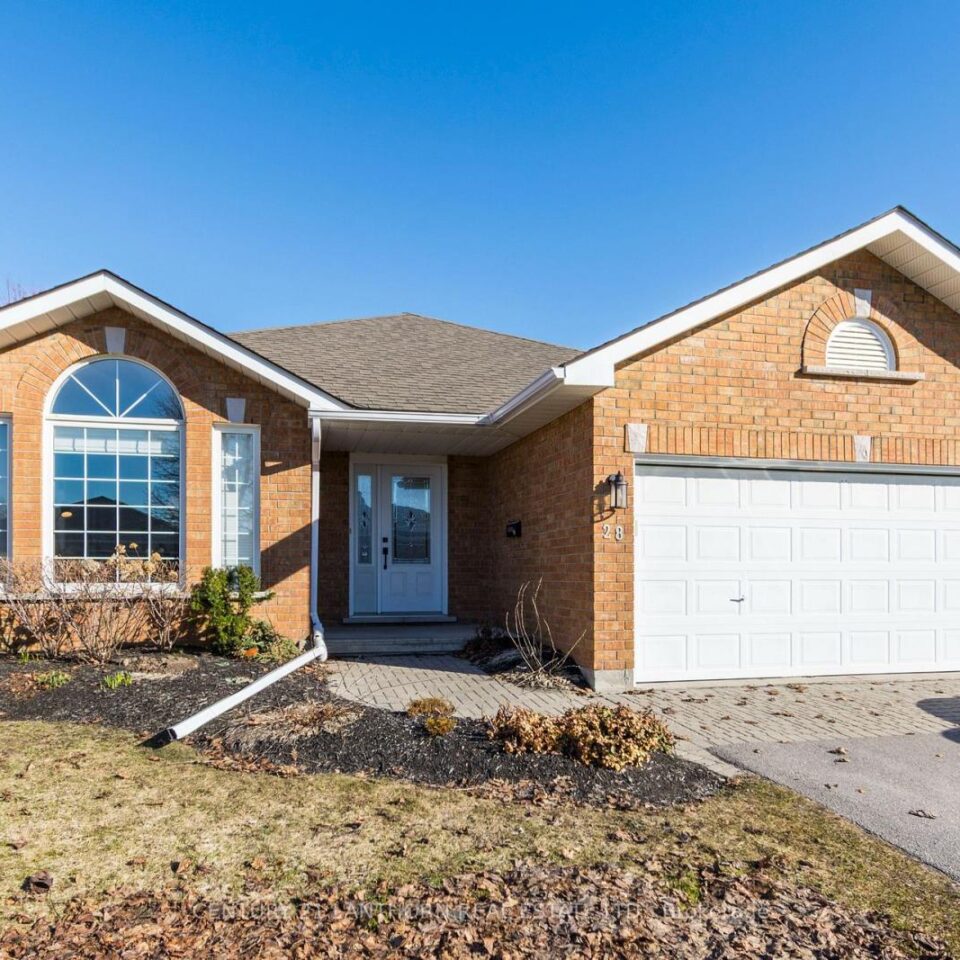 28 Hickory Grove, Belleville