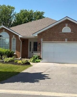 28 Hickory Grove, Belleville