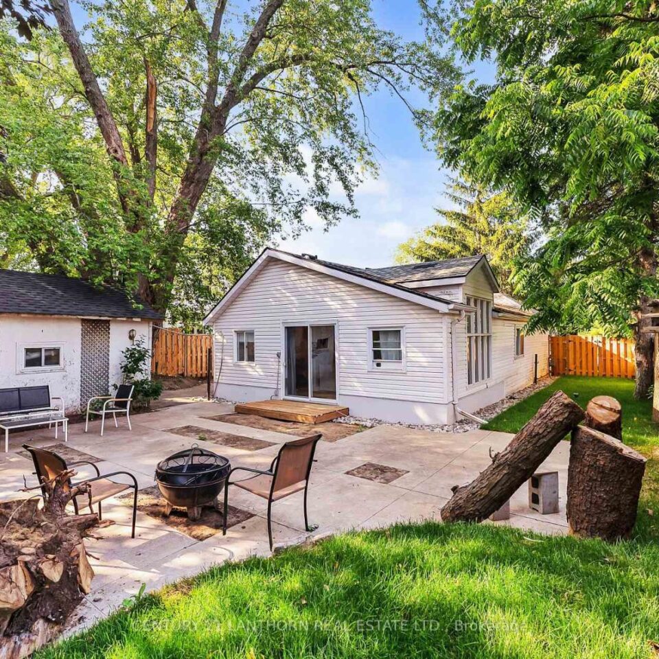 29 1/2 Washburn Street, Prince Edward County