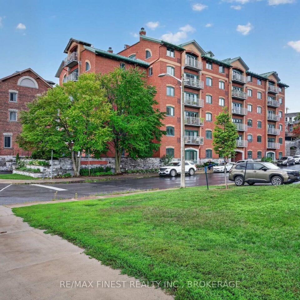 302 – 2 Bay Street, Kingston