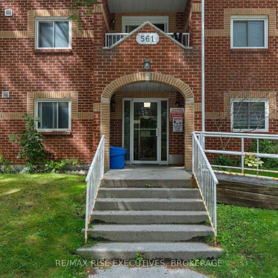 305 – 561 Armstrong Road, Kingston