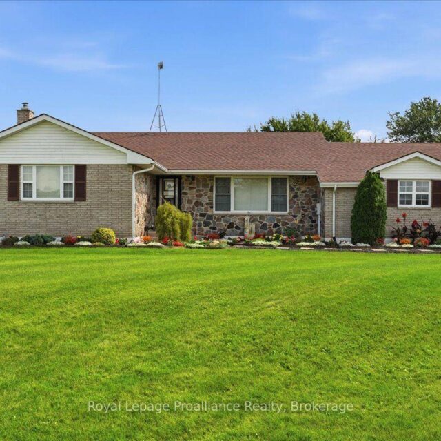 305 Valley Road, Prince Edward County