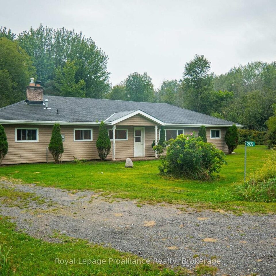 309 Gardenville Road, Prince Edward County