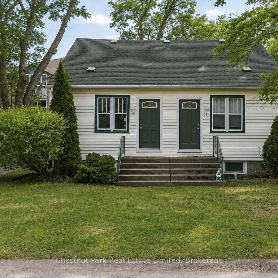 31-33 Washburn Street, Prince Edward County