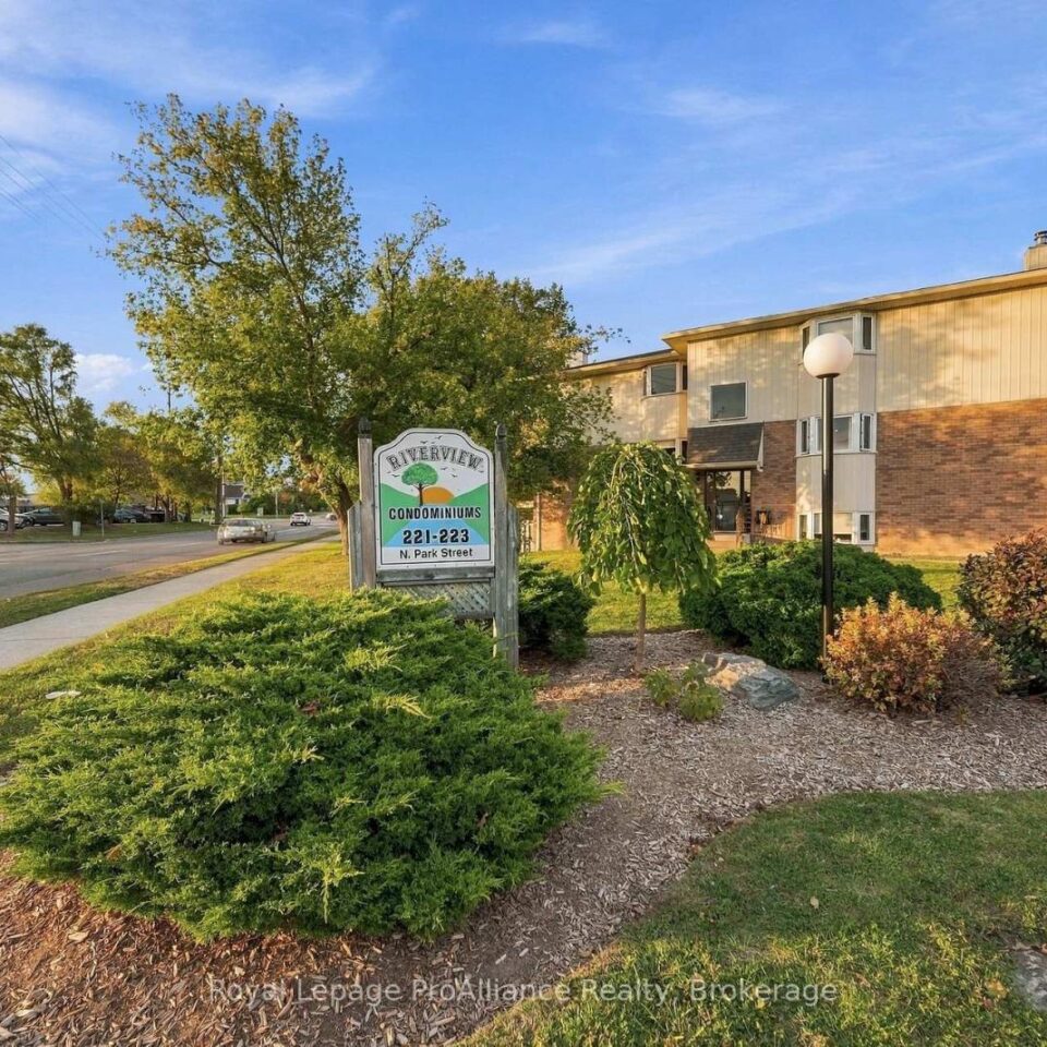 311c – 223 North Park Street, Belleville