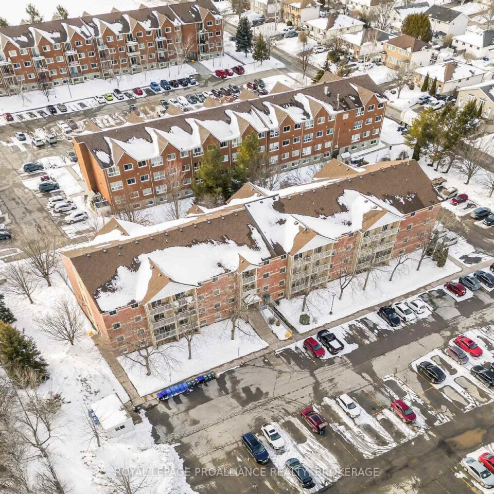 313 – 310 Kingsdale Avenue, Kingston
