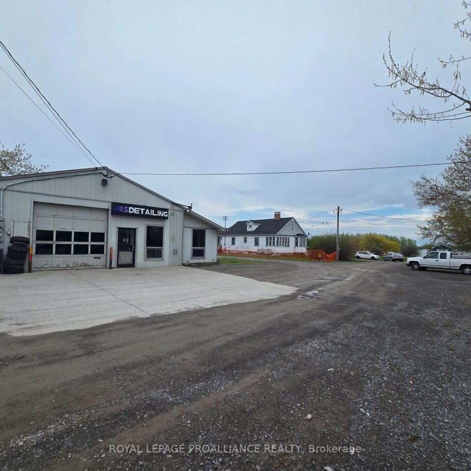 323 Dundas Street E, Quinte West