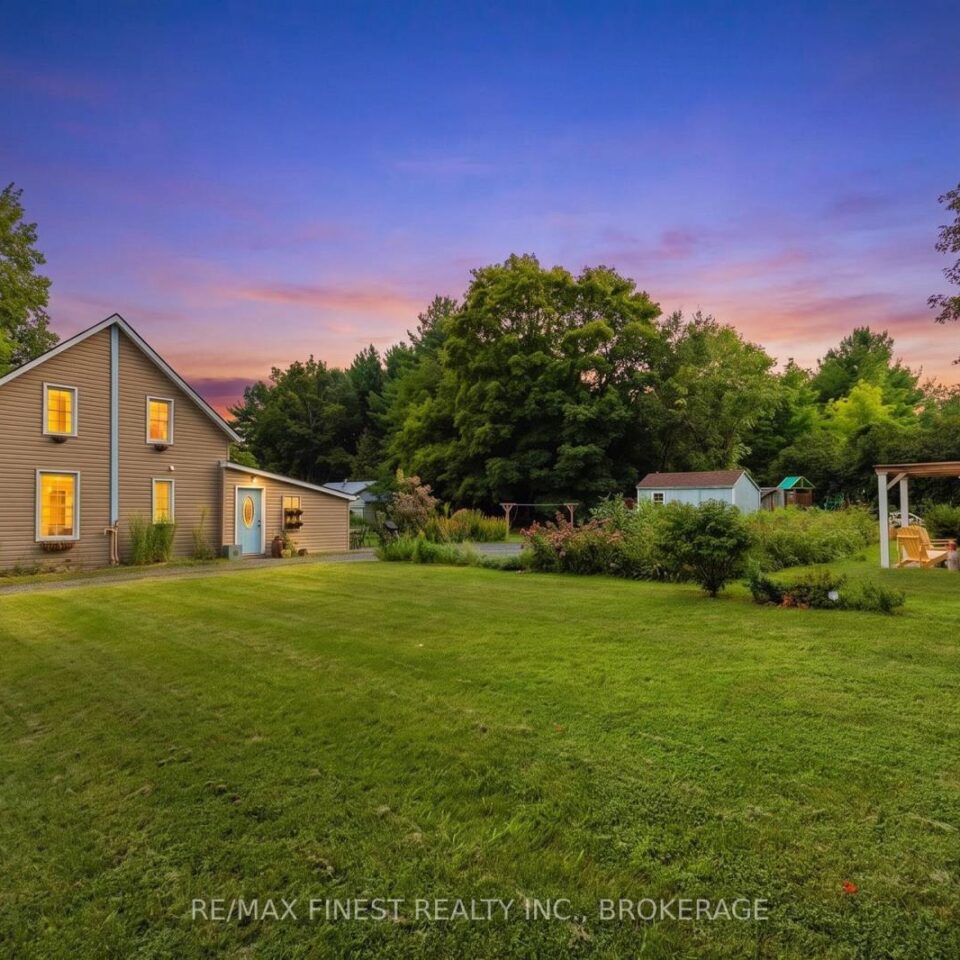 3286 County Road 6, Stone Mills