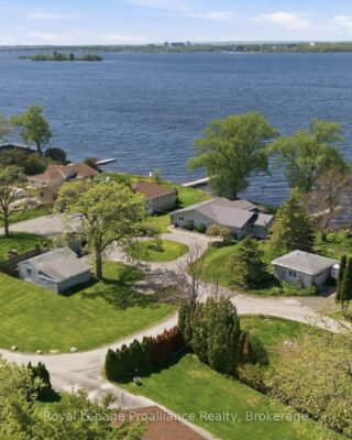 33 Peats Point Lane, Prince Edward County