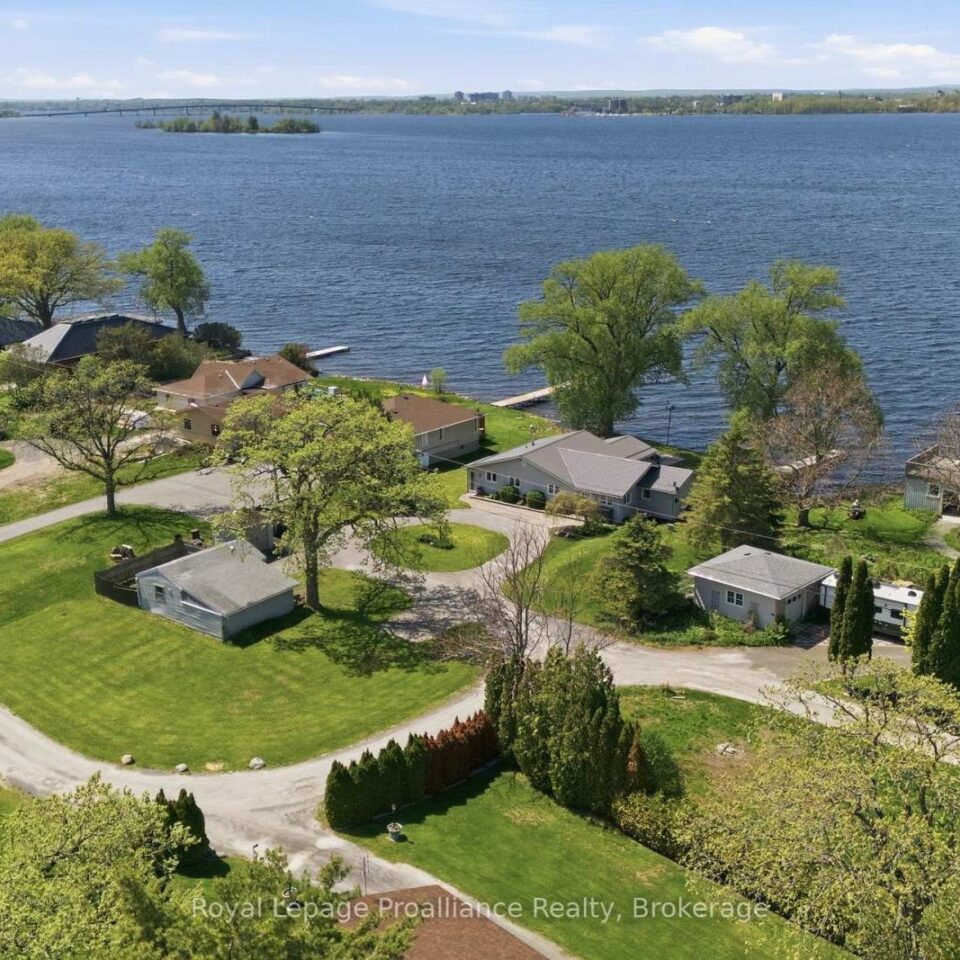 33 Peats Point Lane, Prince Edward County