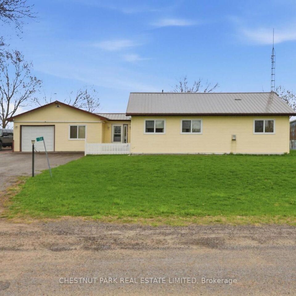 34 Royal Road, Prince Edward County