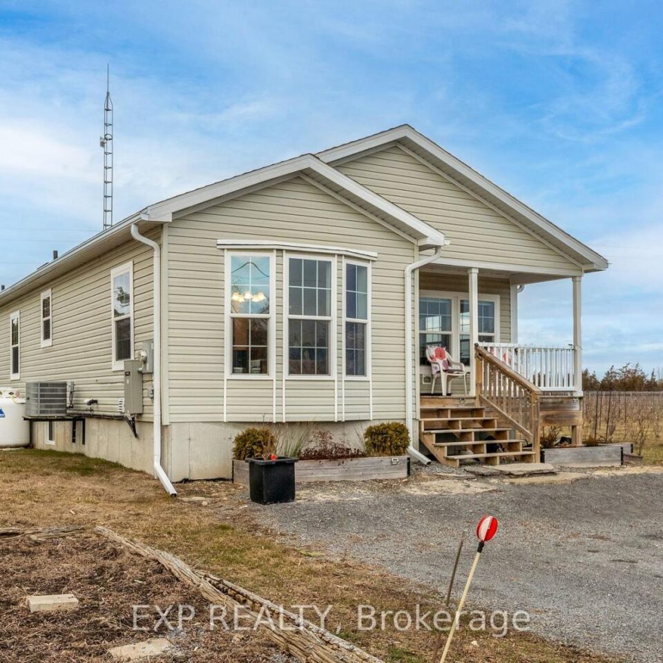 3589 County Road 8, Prince Edward County