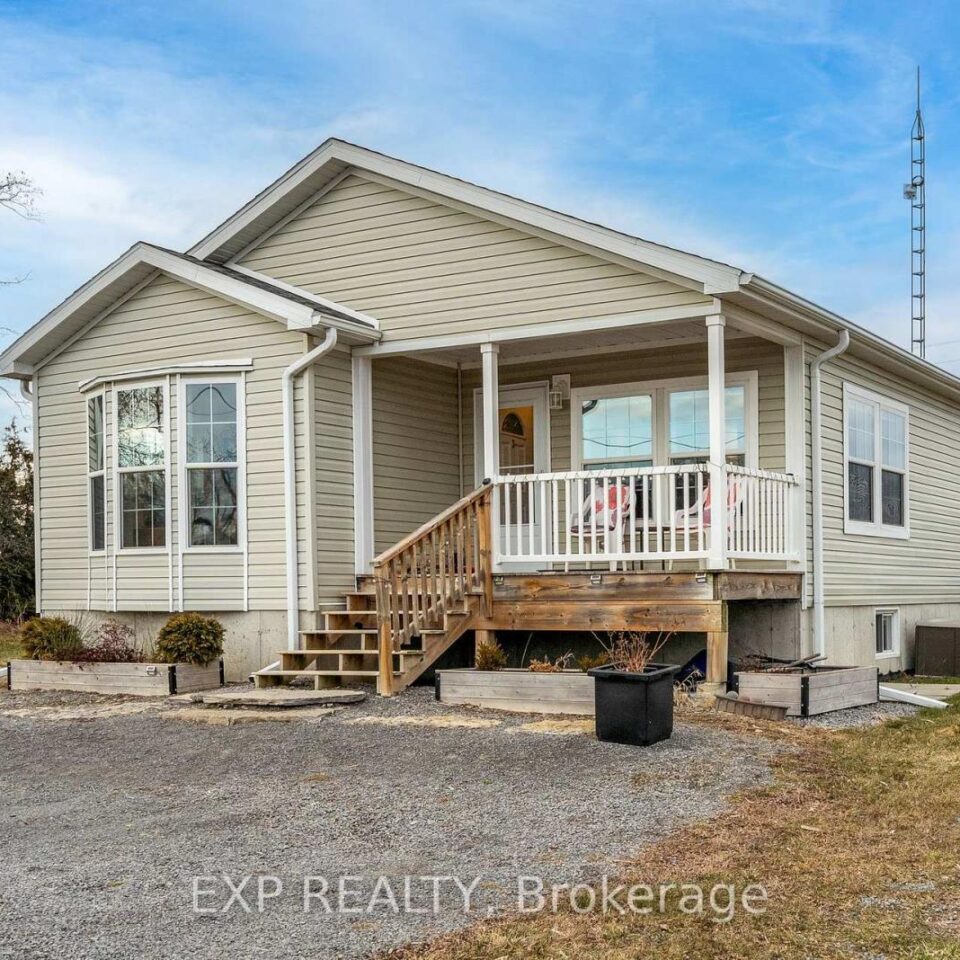 3589 County Road 8, Prince Edward County