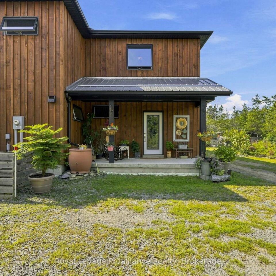 3646 County Road 8, Prince Edward County