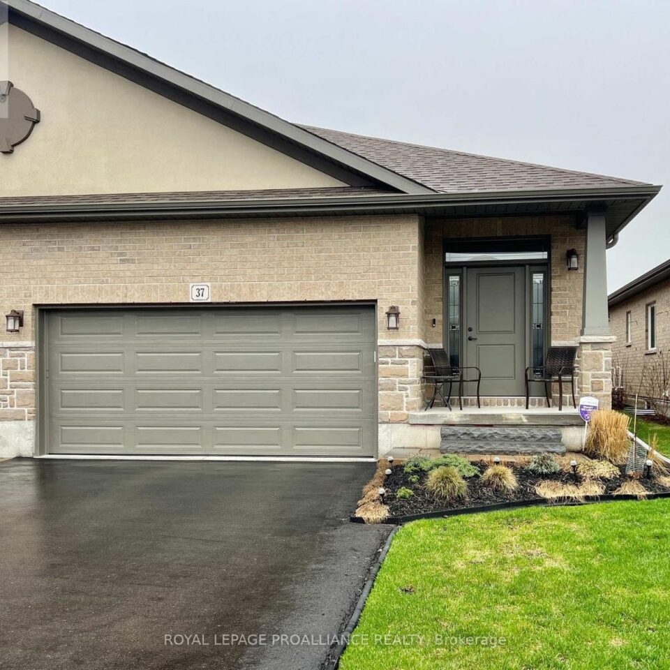 37 Farmington Crescent, Belleville