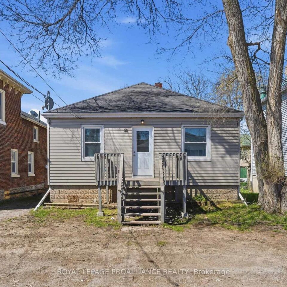 38 Oak Street, Belleville