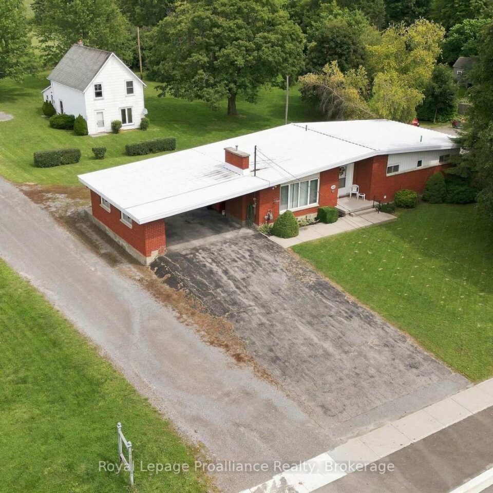 380-384 Main Street, Prince Edward County