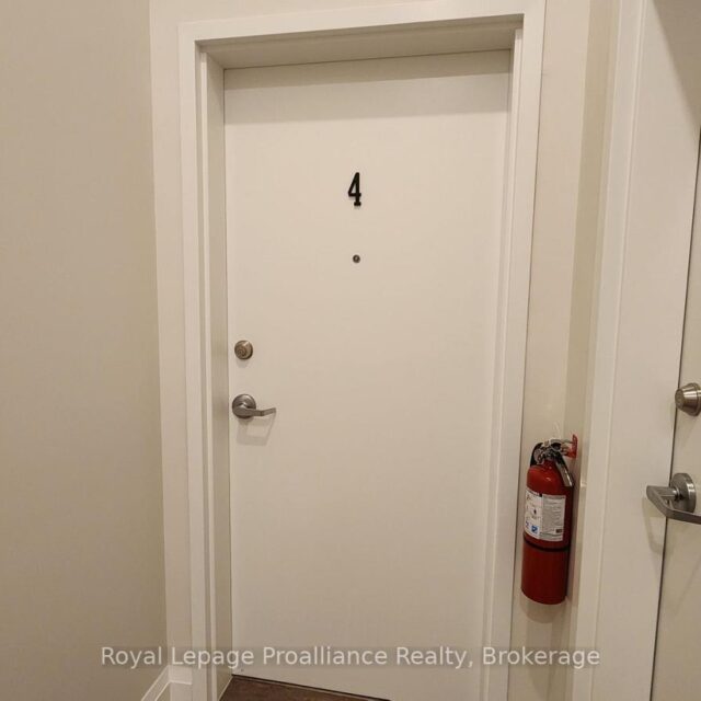 4 – 261 Front Street, Belleville