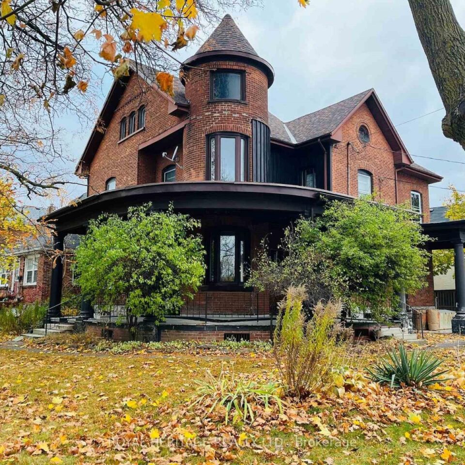 4 – 80 Bridge Street W, Belleville