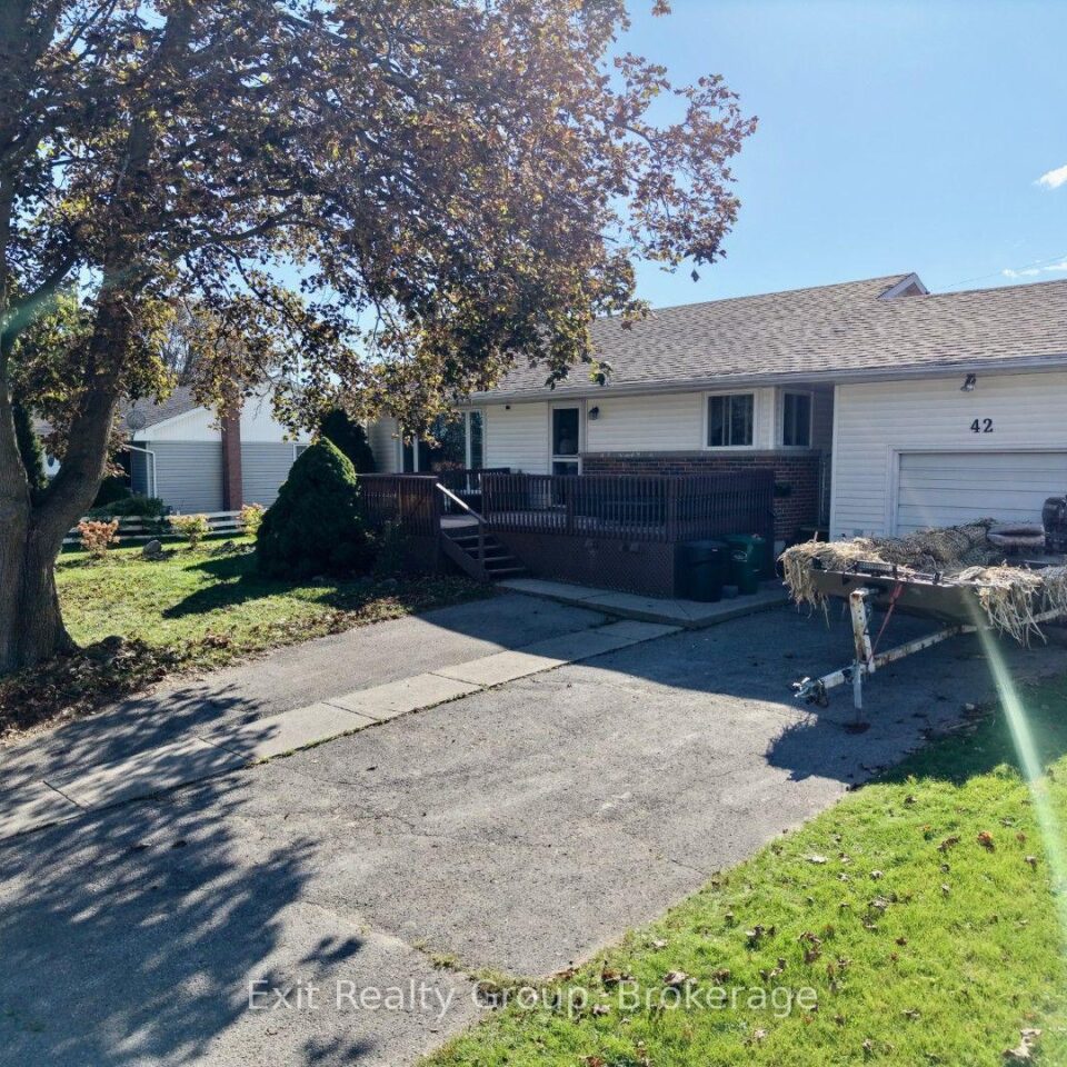 42 Third Avenue, Quinte West