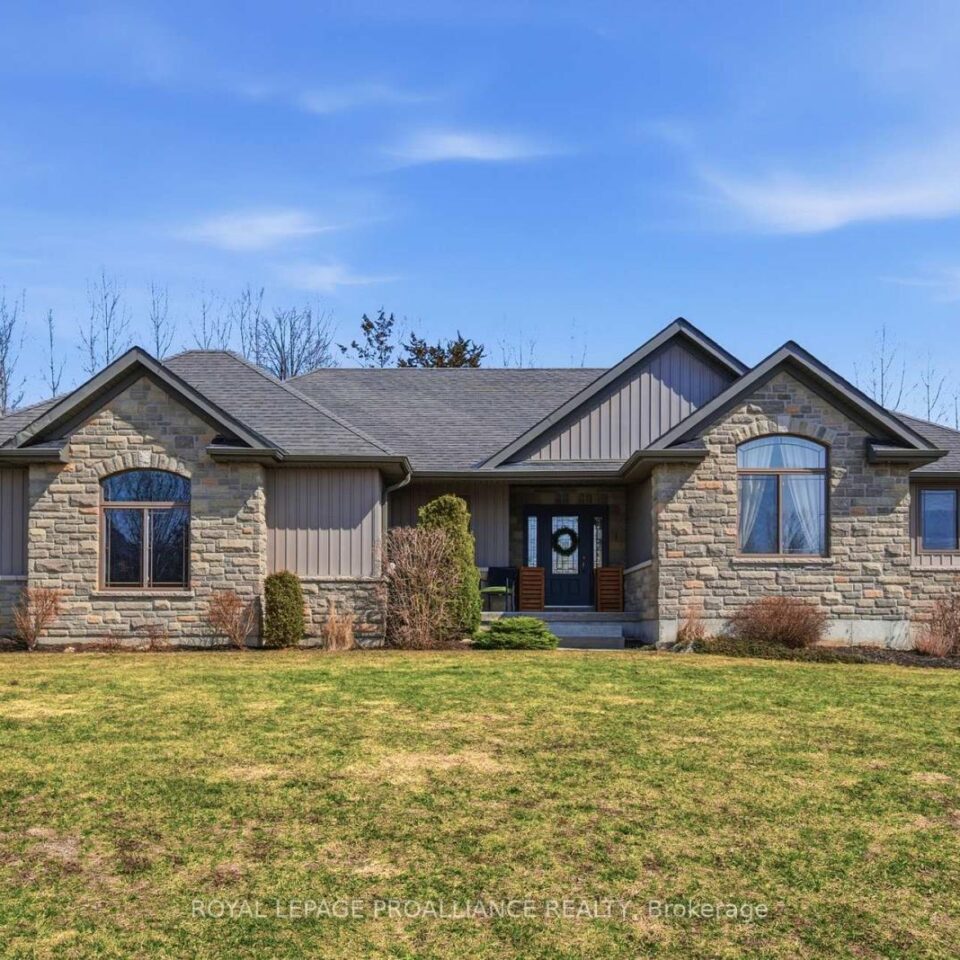 42 Windwhisper Drive, Belleville