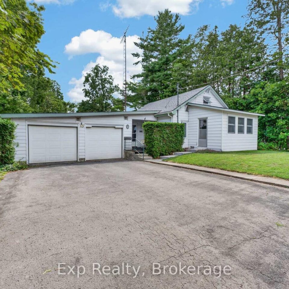 43 Paul Street, Prince Edward County