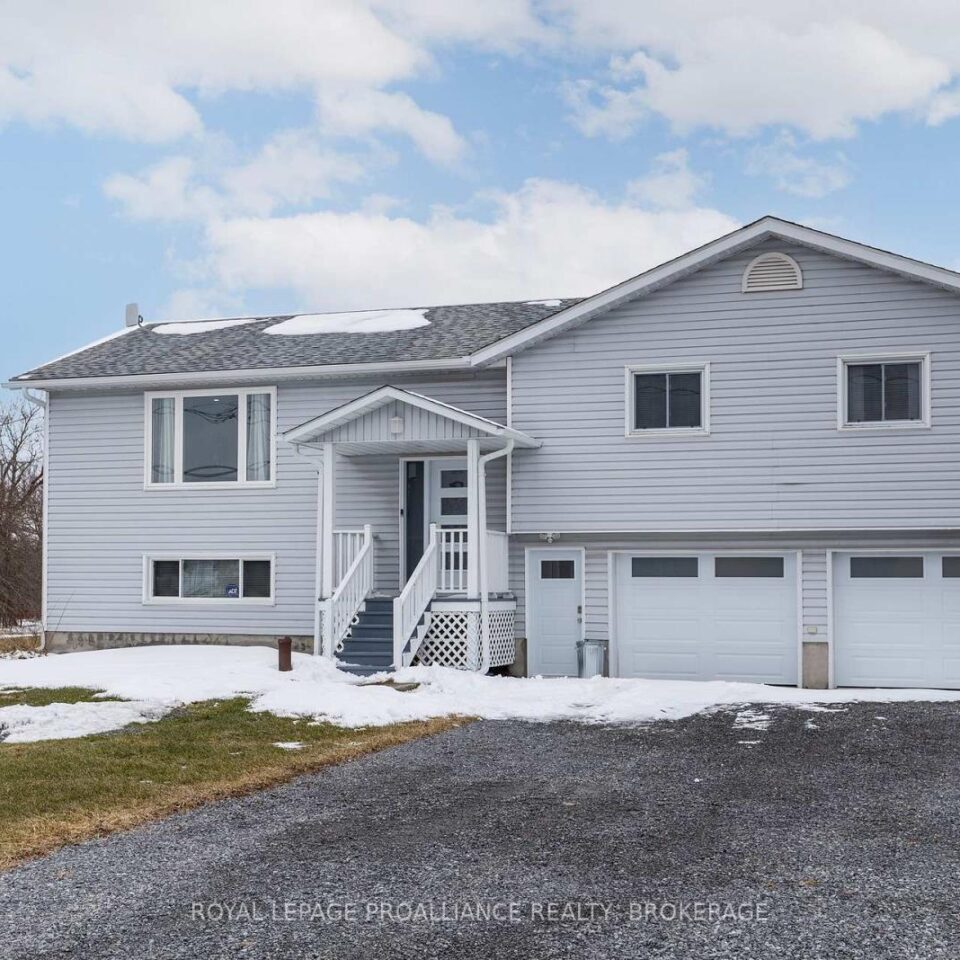 4318 County Road 6, Stone Mills