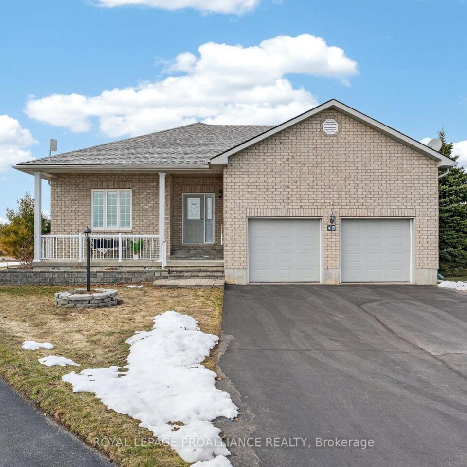 45 Maplehurst Crescent, Prince Edward County