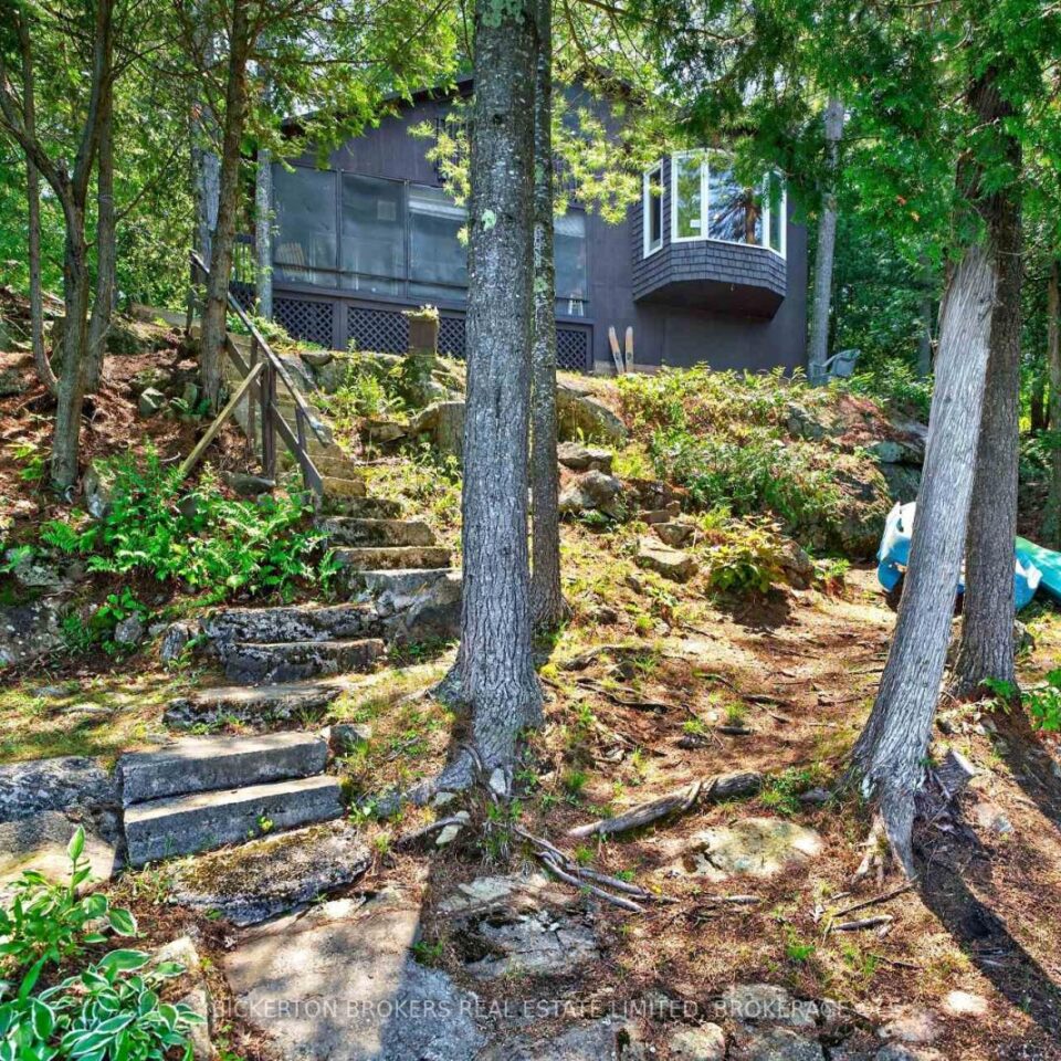 468 Moorhead Lane, Leeds And The Thousand Islands