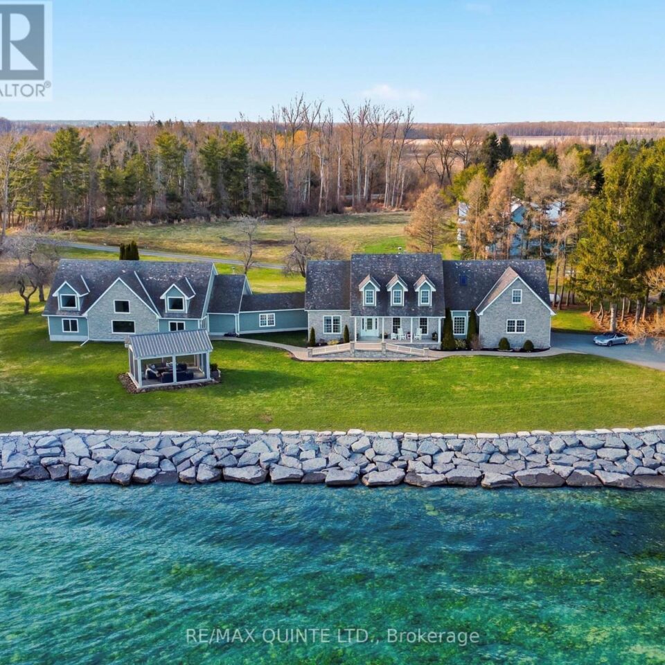 4698 County Road 8, Prince Edward County