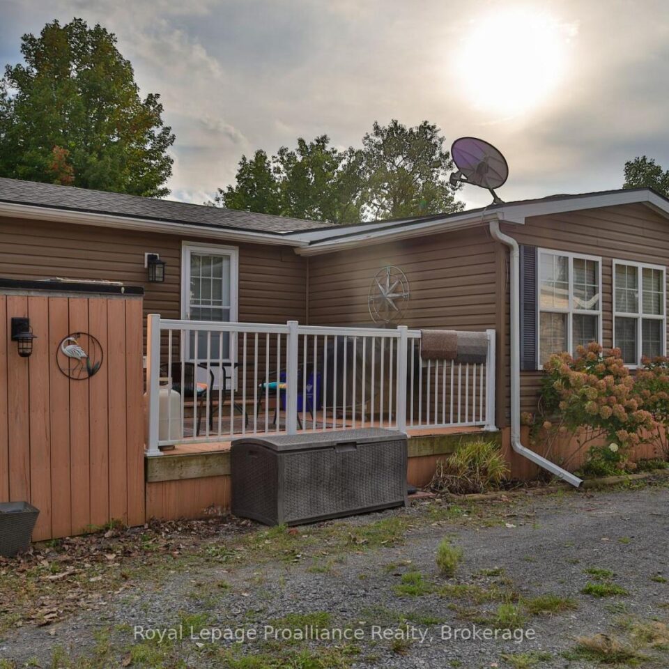486 Cty Rd 18- 50 Cherry Beach Lane, Prince Edward County