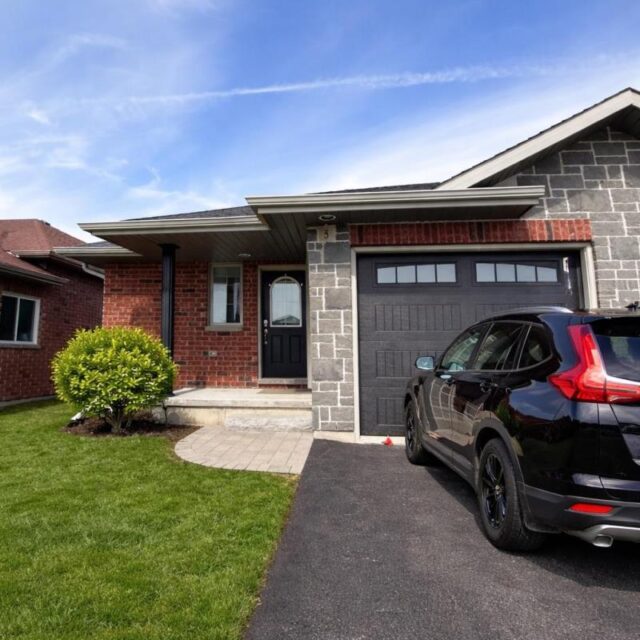 5 Mcintosh Crescent W, Quinte West