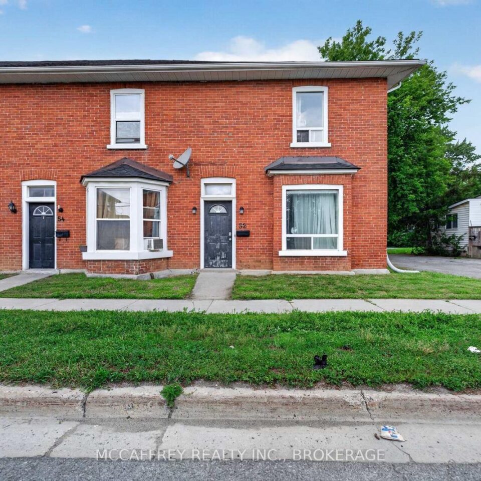 52 Moira Street W, Belleville