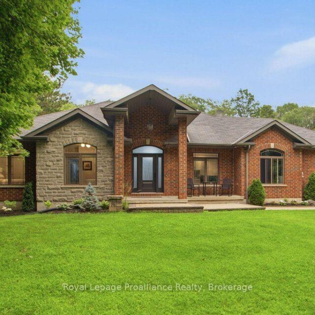 52 Oak Ridge Drive, Quinte West