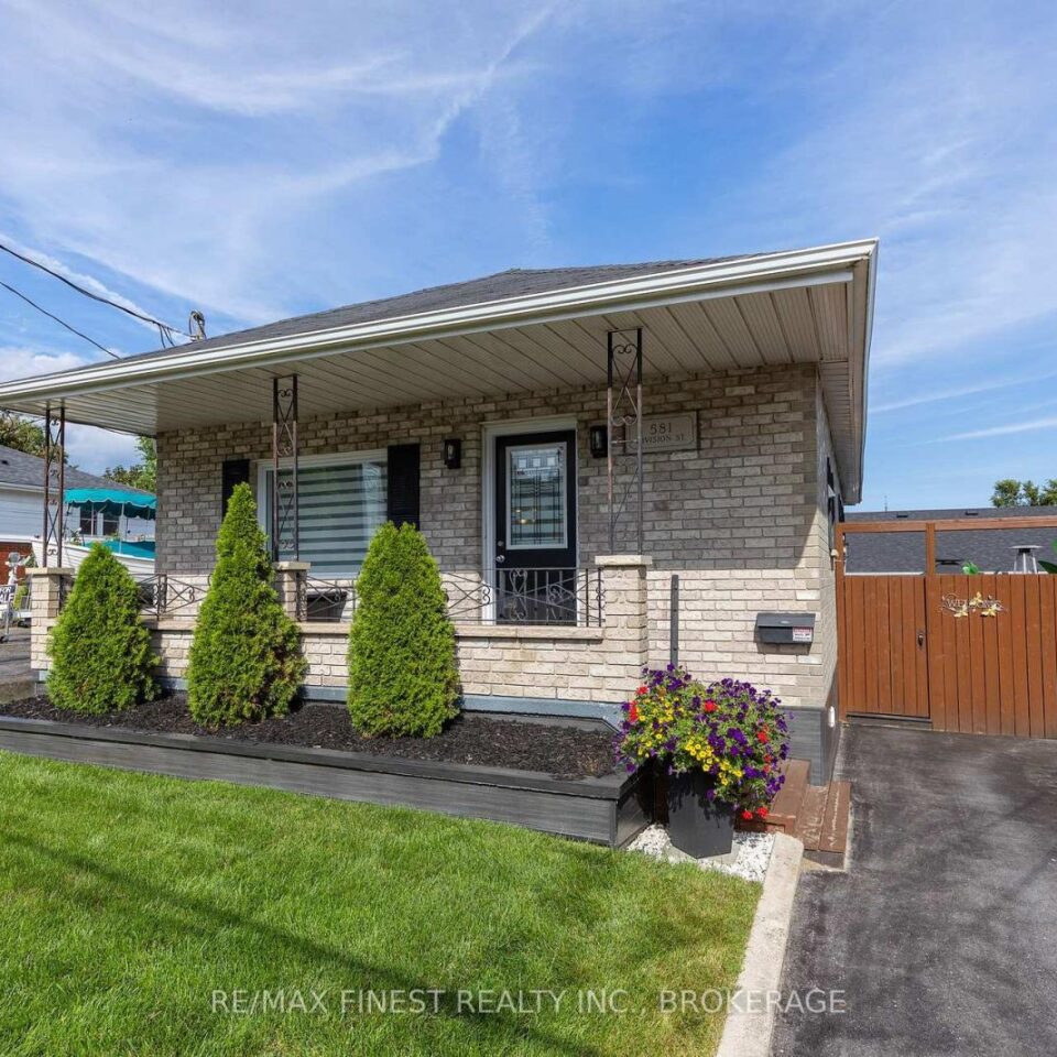581 Division Street, Kingston