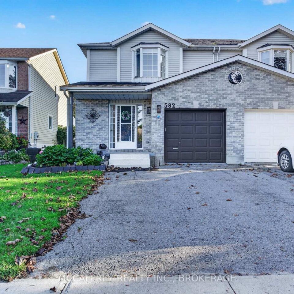582 Barnsley Crescent, Kingston