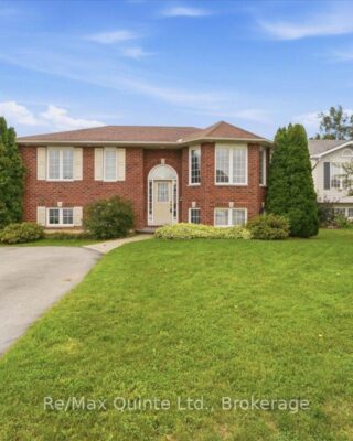 6 Chisholm Square, Belleville