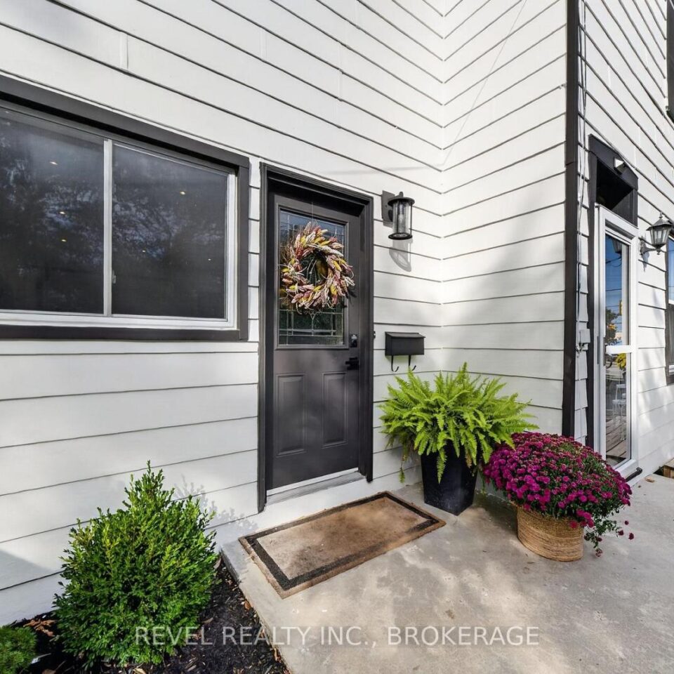 637 Collins Bay Road, Kingston