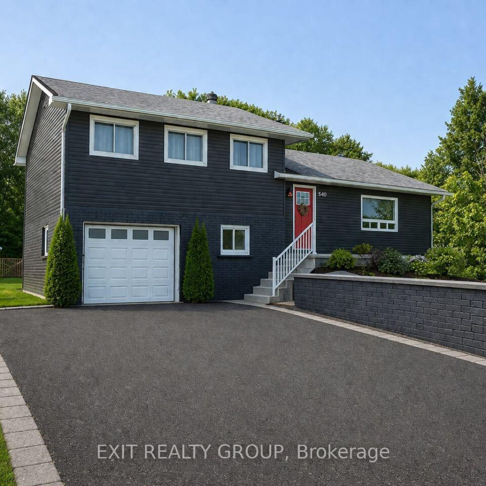 640 Victoria Street N, Tweed
