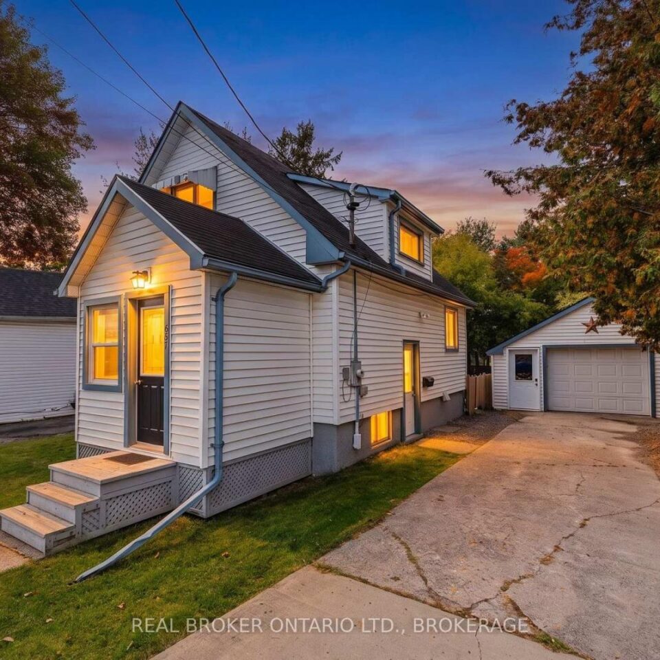 657 Collins Bay Road, Kingston