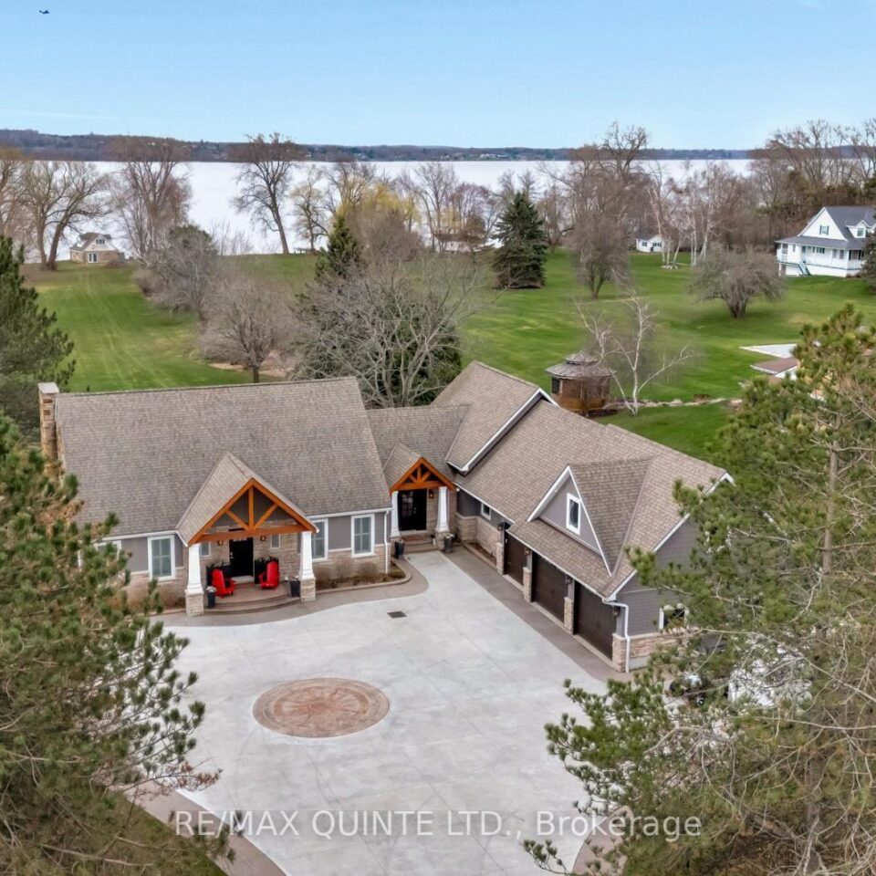 658 Old Highway 2, Quinte West