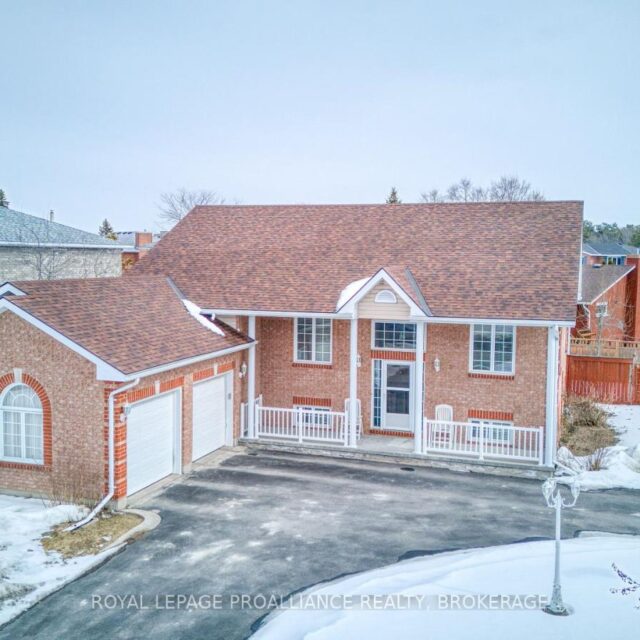 662 Millbrook Crescent, Kingston