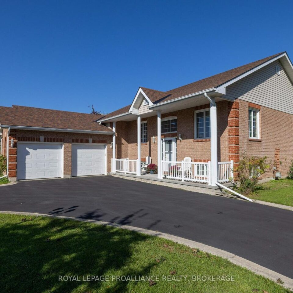 662 Millbrook Crescent, Kingston