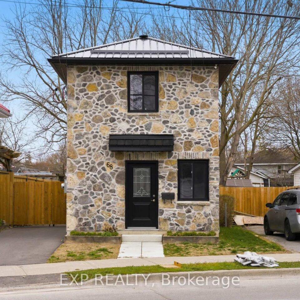 68 Moira Street E, Belleville